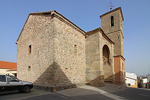 Archivo:Iglesia de San Andrés, Castillo de Bayuela