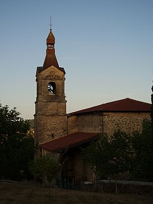 Archivo:Izarrra Urkabustaiz Iglesia torre