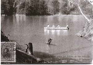 Archivo:Laguna Volcan San Salvador