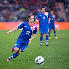 Archivo:Luka Modric - Croatia vs. Portugal, 10th June 2013 (4)