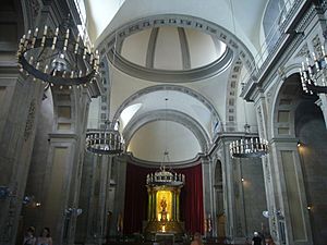 Archivo:Military Parish Church (Barcelona) interior