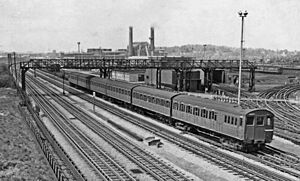 Archivo:Neasden metropolitan line station geograph-2384536-by-Ben-Brooksbank