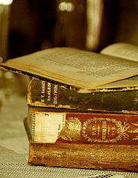 Archivo:Old books - Stories From The Past