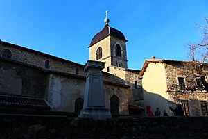 Archivo:Pérouges.Eglise.01.002