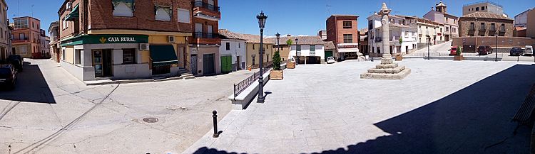 Archivo:Plaza de España. Torrico. Toledo (España)