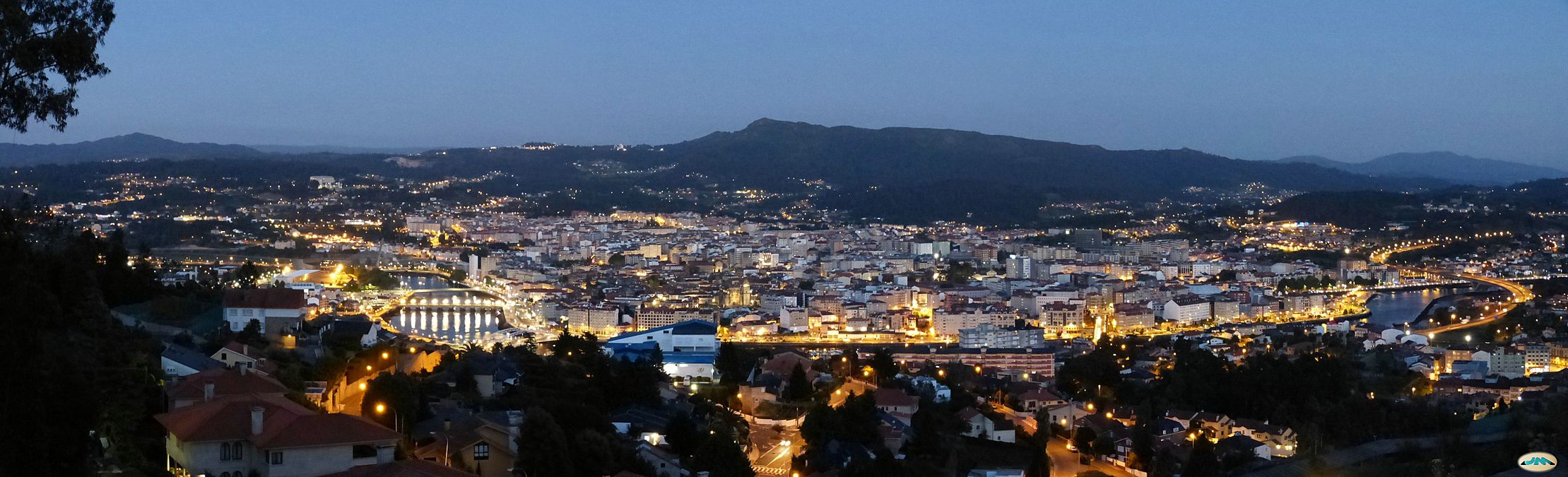Pontevedra-Panorama de noche (9136213864)