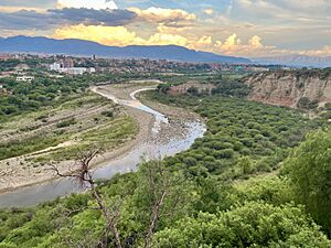 Archivo:Río Guadalquivir a su paso por Tarija, Bolivia