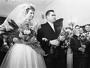 Archivo:RIAN archive 611957 Valentina Tereshkova and Andrian Nikolaev