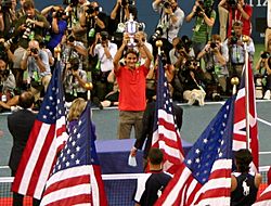 Archivo:Roger Federer wins the US Open 2008