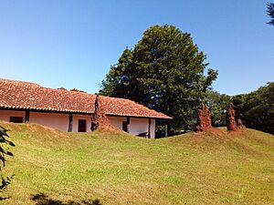 Archivo:Ruinas del antiguo templo jesuita de Santiago Apóstol