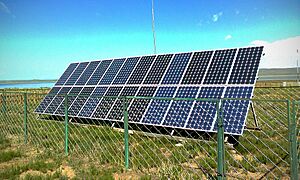 Archivo:Solar panels in Ogiinuur