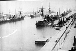 Archivo:Spanish Fleet, Suez Canal 1898