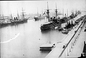 Archivo:Spanish Fleet, Suez Canal 1898