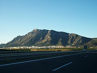 Tavernes de la Valldigna des de l'autopista.JPG