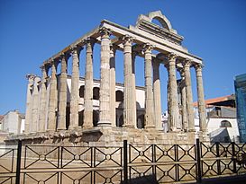 Templo de Diana en Mérida.jpg