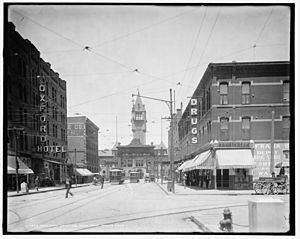 Archivo:Welcome Arch and Union Depot, Denver, Colo.