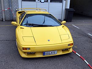 Archivo:Yellow Lamborghini pic1