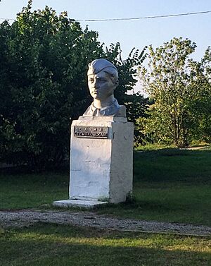 Бюст Елены Стемпковской в Серебряных Прудах (cropped).jpg