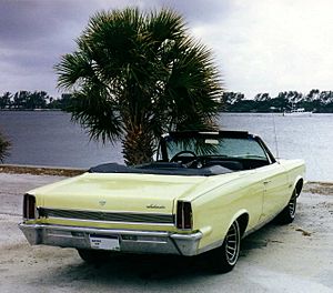 Archivo:1967 Ambassador DPL conv top-down-winter-FL palm