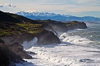 Acantilados de Alfoz de Lloredo (Toñanes), Camino del norte costero.jpg