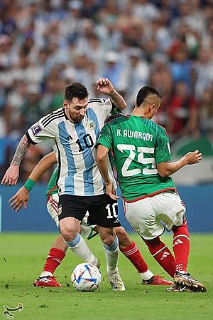Archivo:Argentina vs mexico messi vs alvarado