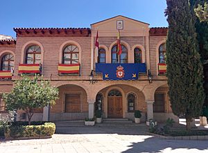 Archivo:Ayuntamiento de La Puebla de Almoradiel