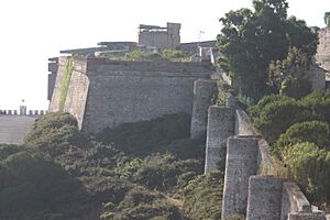 Archivo:Baluarte de Málaga en la fortaleza del Hacho, Ceuta
