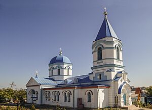 Archivo:Biserica „Sf. Gheorghe” în Tașlîc