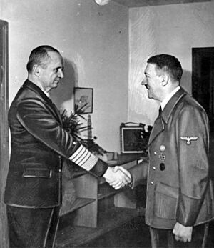 Archivo:Bundesarchiv Bild 183-V00538-3, Karl Dönitz, Adolf Hitler