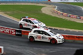 Archivo:Button and Coulthard - 2007 Race of Champions