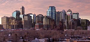 Archivo:Calgary-Dawn-Szmurlo