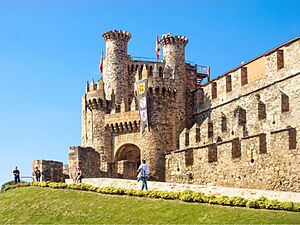 Archivo:Castillo de los Templarios de Ponferrada
