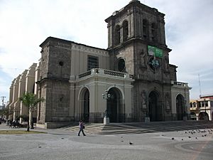 Archivo:Catedral de Cd. Guzmán