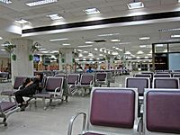 Archivo:Chennai airport, international departure lounge1