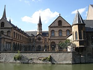 Archivo:Cloître sainte Constance (lycée Fabert de Metz)