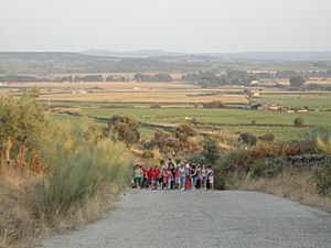 Archivo:Copia Valdefuentes Subiendo Montehermoso Procesión