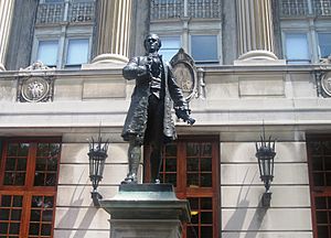 Archivo:Hamilton statue at Columbia University IMG 0958