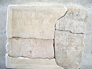 Archivo:Inscripción dedicada a Marco Cornelio Nigrino Curiacio Materno - CIL II2-14-124