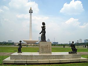 Archivo:Kartini Statue, Merdeka Square