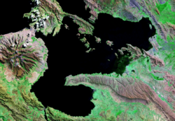 Archivo:Lago Menor o Huiñamarca Perú Bolivia Satelital map 68.85829W 16