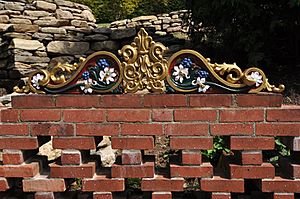 Archivo:Naumkeag, garden wall detail