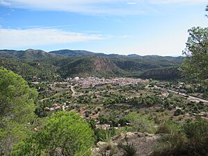 Archivo:Olocau en la Sierra Calderona