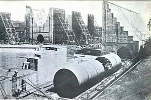 Archivo:Panama Canal Lock Forms