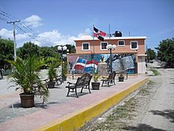 Archivo:Plaza Juan Pablo Duarte, Vallejuelo. Republica Dominicana.
