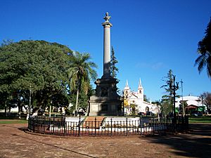Archivo:Plaza San Martín (Yapeyú).