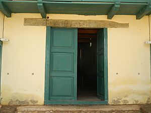 Archivo:Portón entrada San Pedro de Nolasco