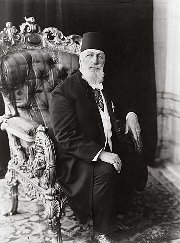 Archivo:Portrait Caliph Abdulmecid II