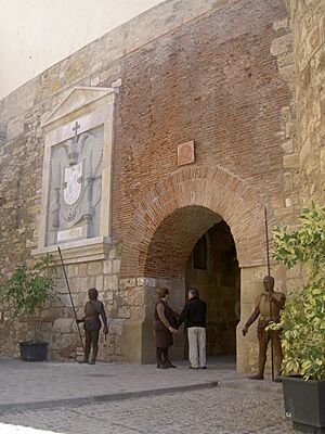 Archivo:Puerta de Santa Ana