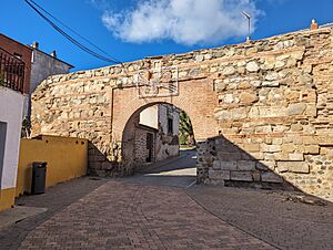 Archivo:Puerta sur, Talamanca de Jarama