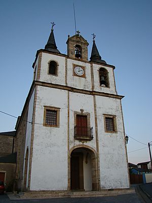 Archivo:Puerto de Vega Asturias iglesia Santa Marina ni